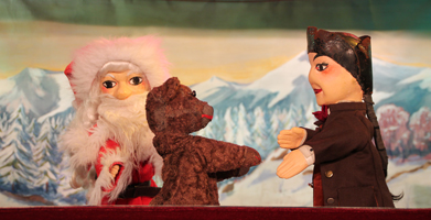Guignol, Michka et le Père Noël. © Daniel Streble